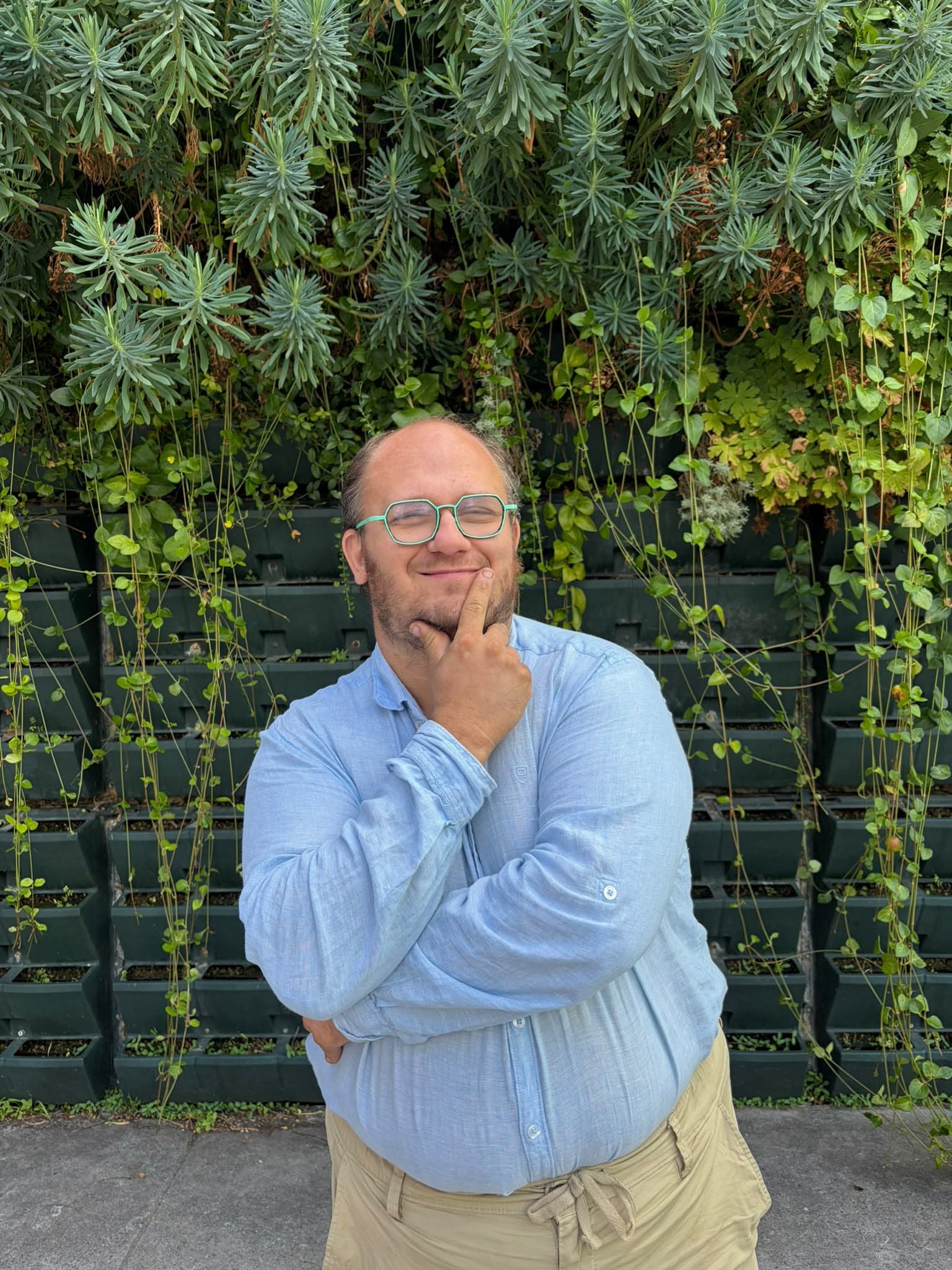 Portrait de Philippe, l’artisan derrière Phil Multi-Services, à Saint-Amand-les-Eaux.